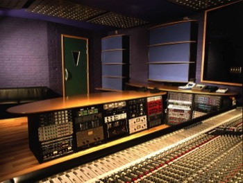 Crystalphonic SSL control room vintage and new outboard gear
